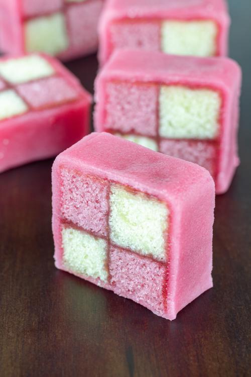 Mini Strawberry & Vanilla Battenberg